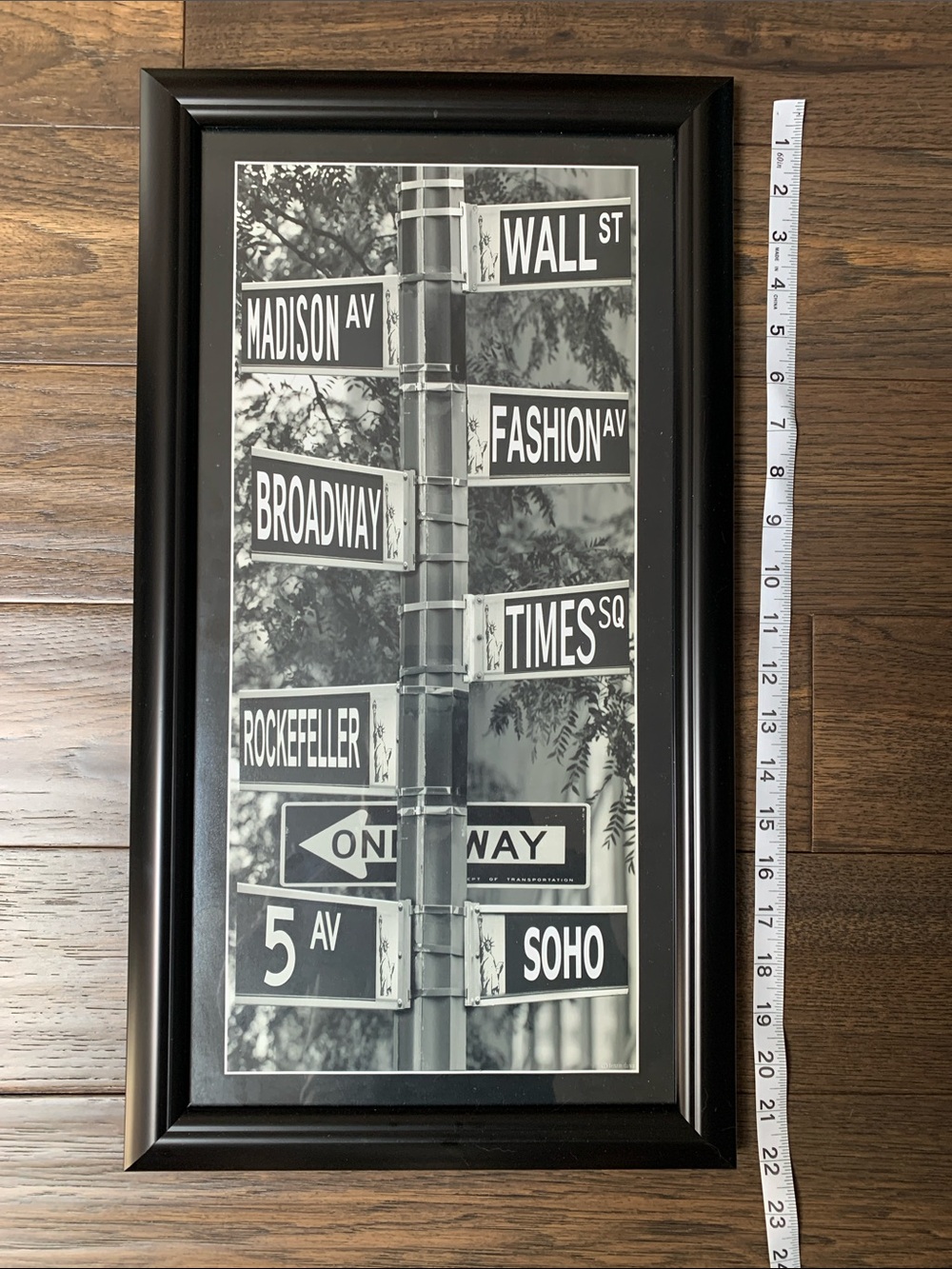 Elegant Home Decor Framed New York Street Sign Wall Art. Pre-Owned. Size:12x22. - Picture 3 of 4